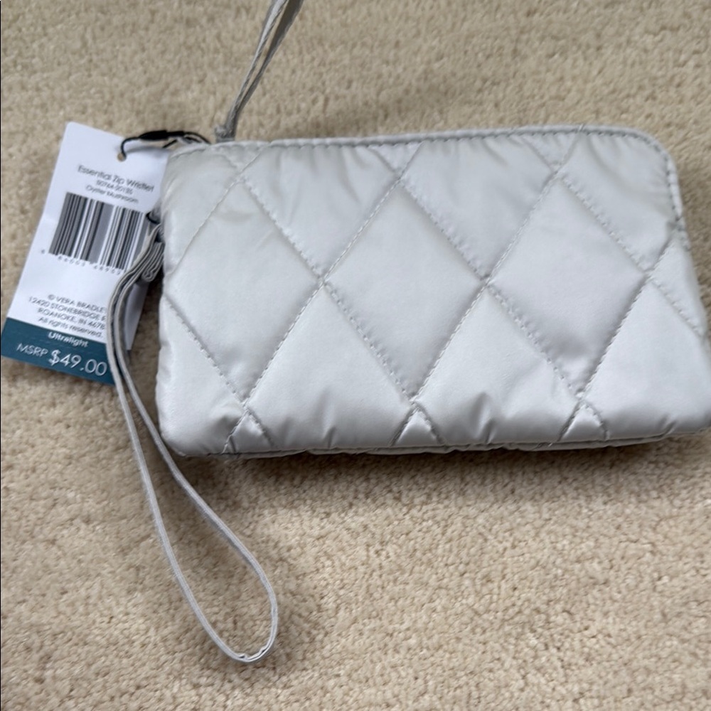 New Vera Bradley Silver Essential Zip Quilted Wristlet